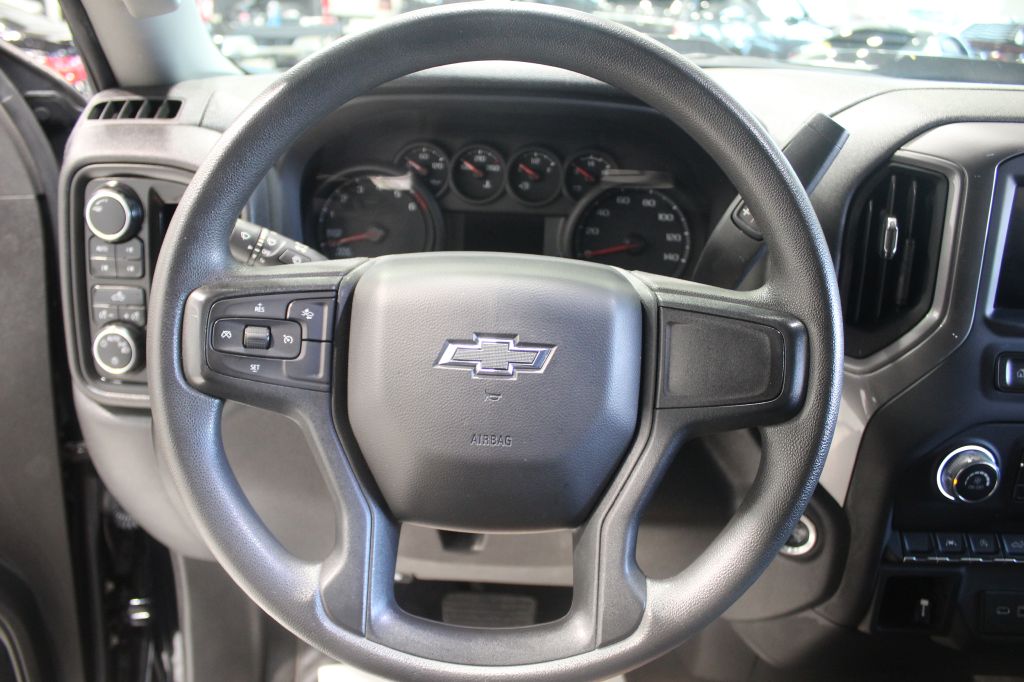 Photo 16 of this CHEVROLET SILVERADO 1500