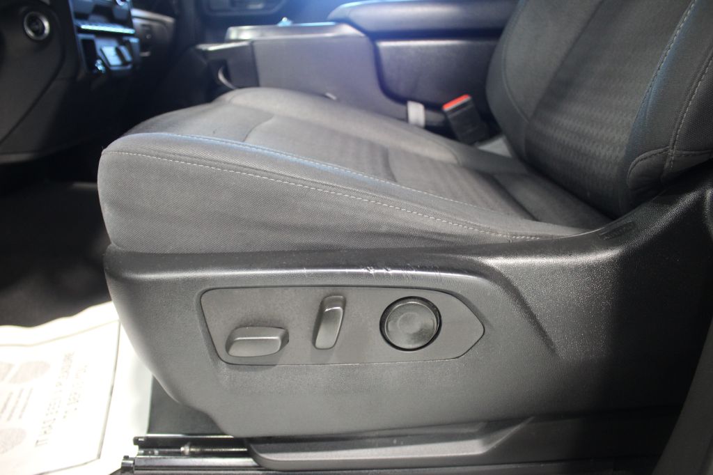 Photo 24 of this CHEVROLET SILVERADO 1500
