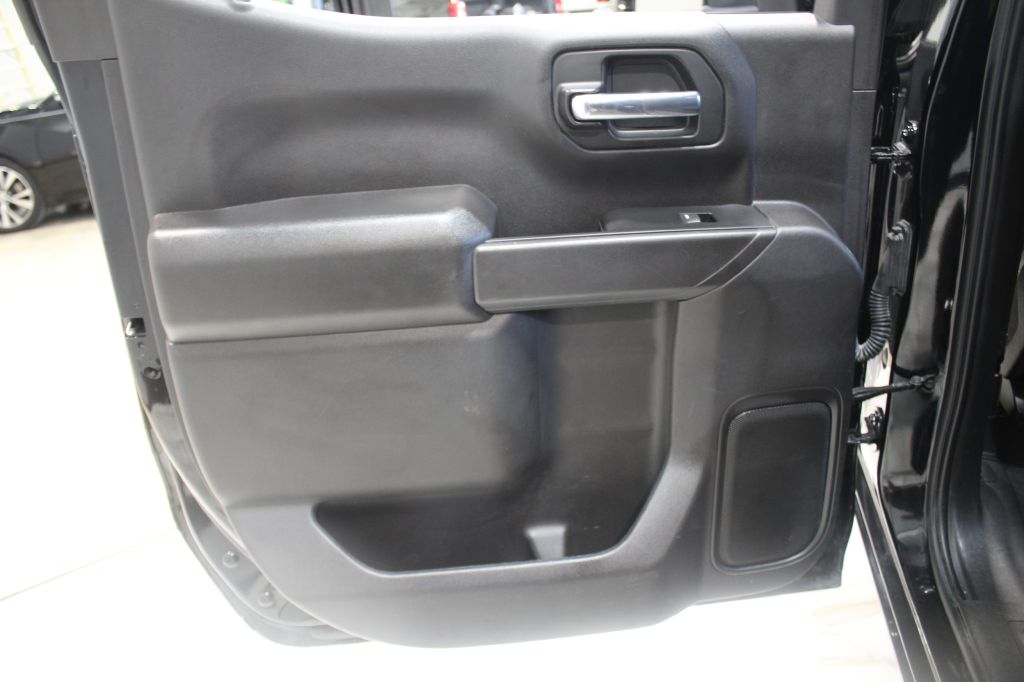 Photo 27 of this CHEVROLET SILVERADO 1500
