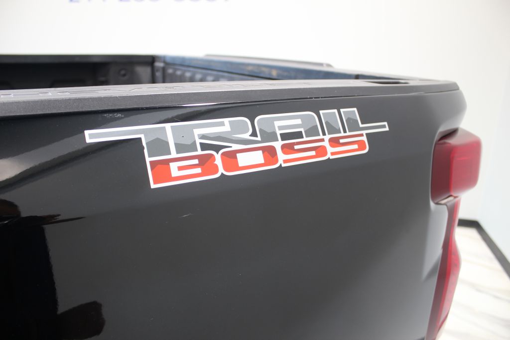 Photo 30 of this CHEVROLET SILVERADO 1500