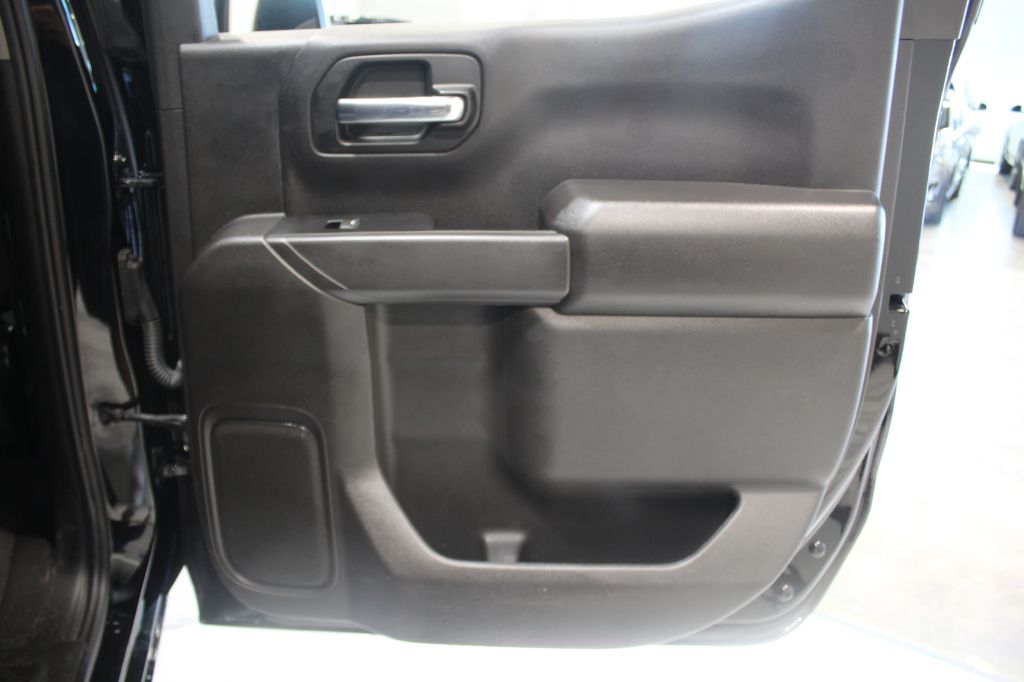 Photo 35 of this CHEVROLET SILVERADO 1500