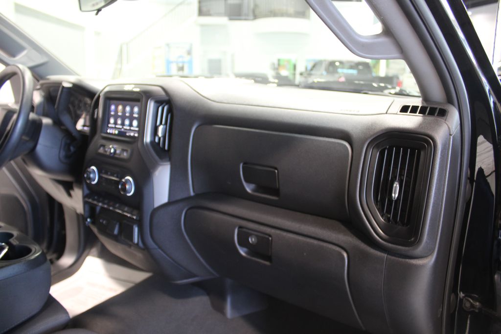 Photo 38 of this CHEVROLET SILVERADO 1500
