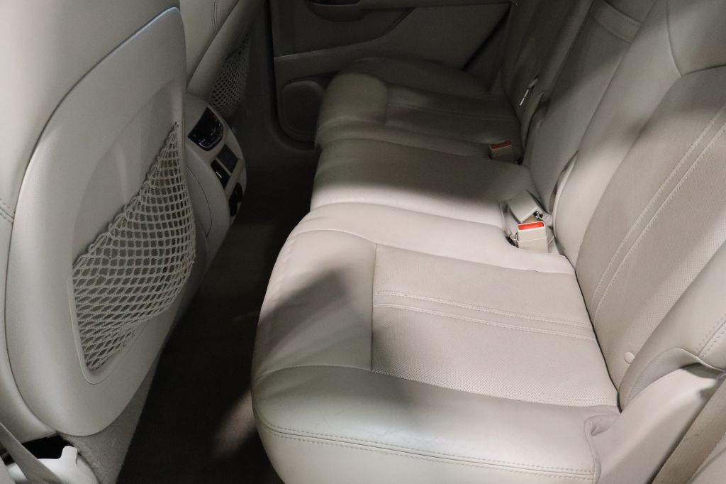 Photo 27 of this CADILLAC SRX