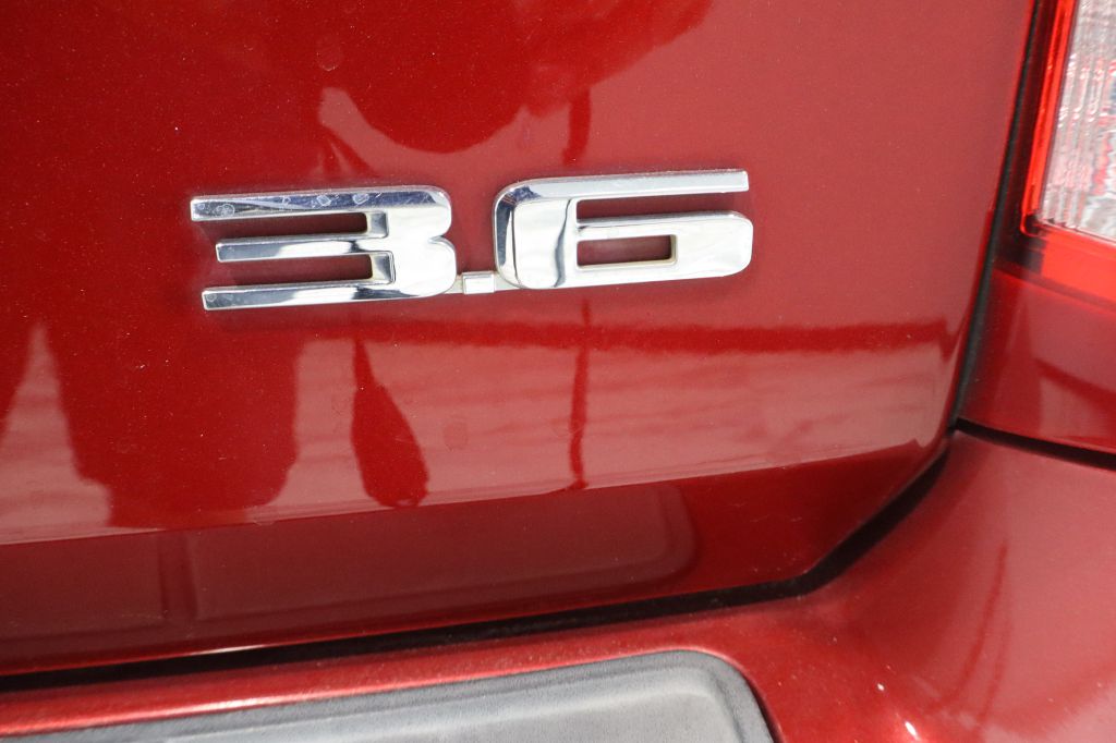 Photo 29 of this CADILLAC SRX