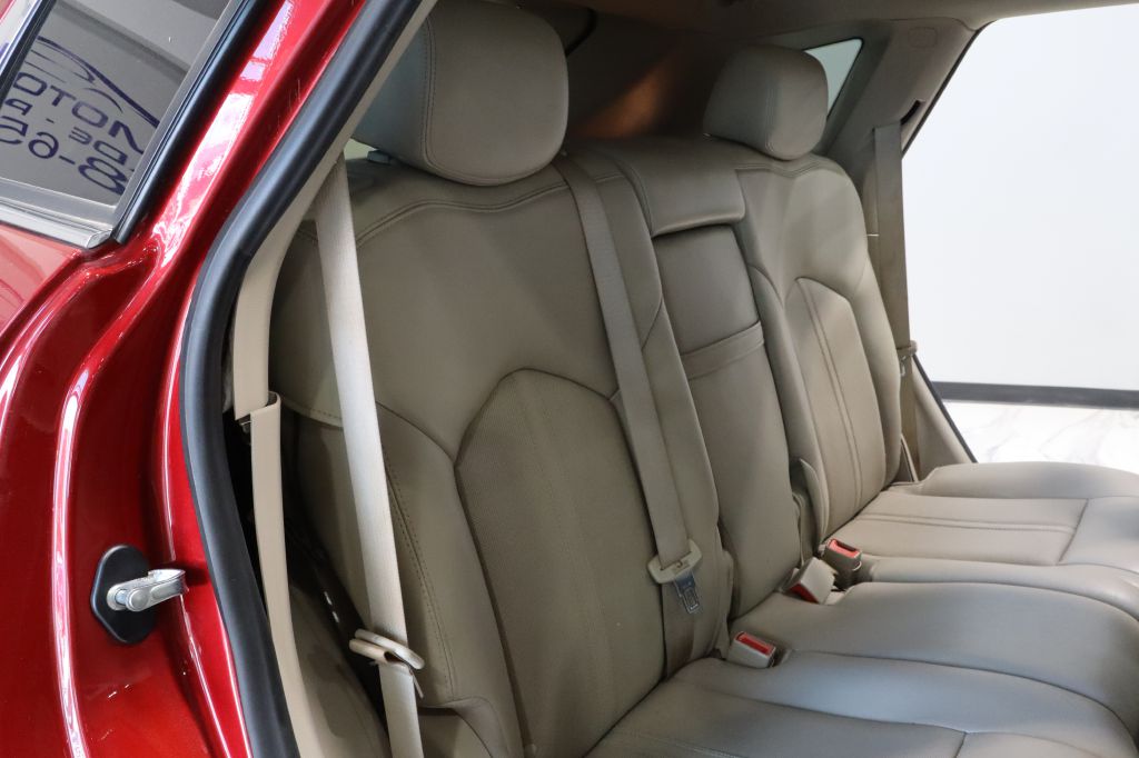 Photo 32 of this CADILLAC SRX