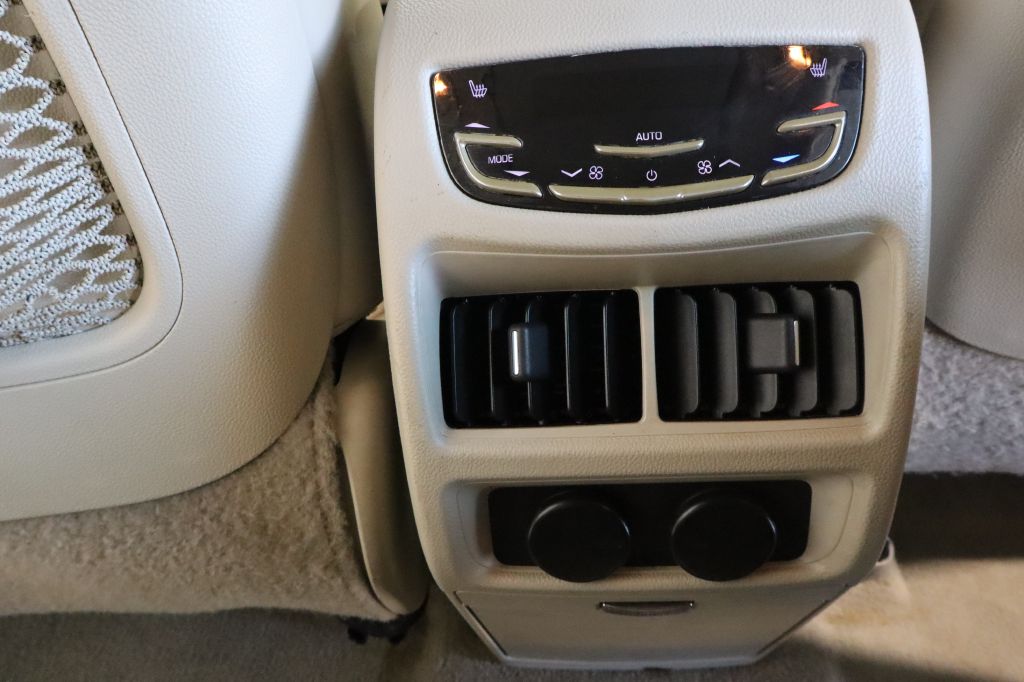 Photo 34 of this CADILLAC SRX