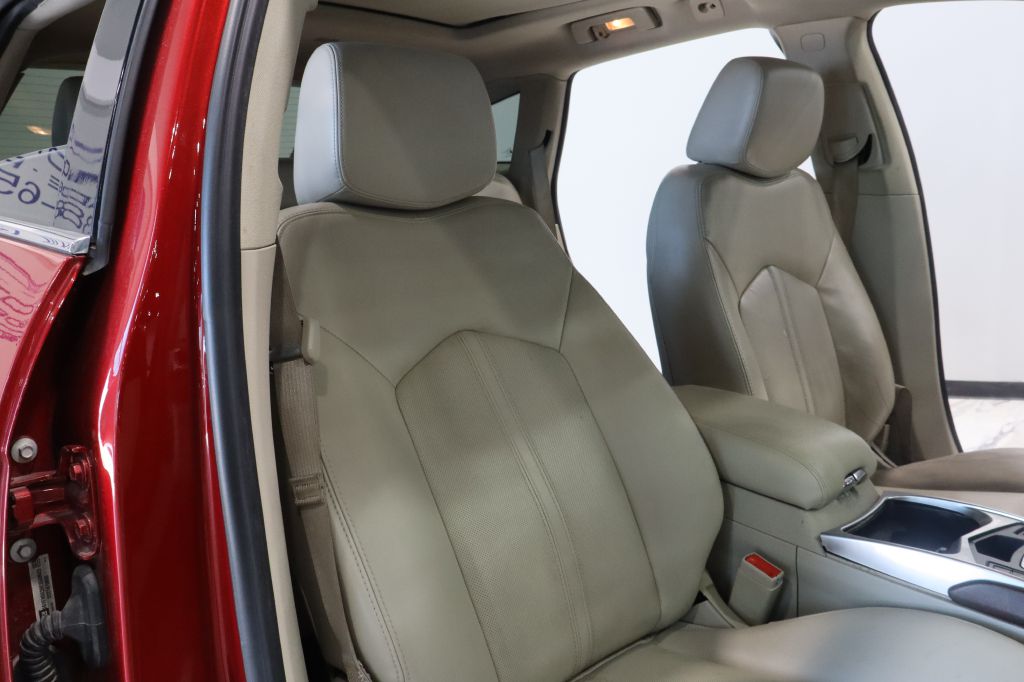 Photo 36 of this CADILLAC SRX