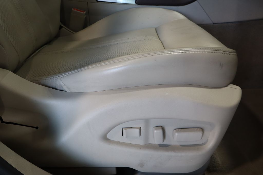 Photo 38 of this CADILLAC SRX