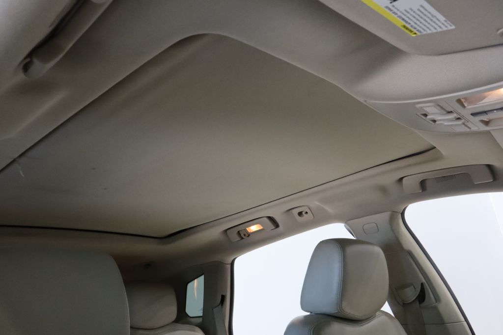 Photo 41 of this CADILLAC SRX