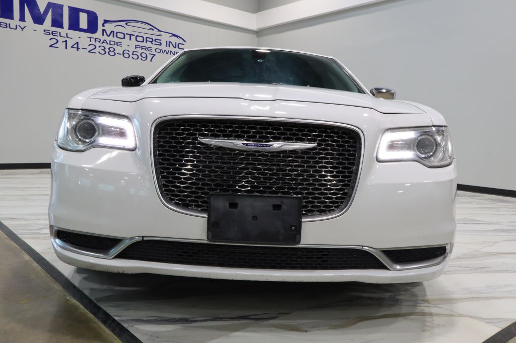 Photo 2 of this CHRYSLER 300