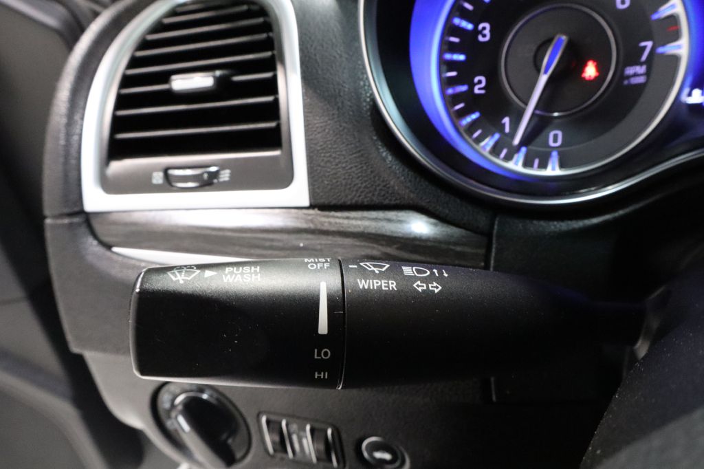 Photo 15 of this CHRYSLER 300