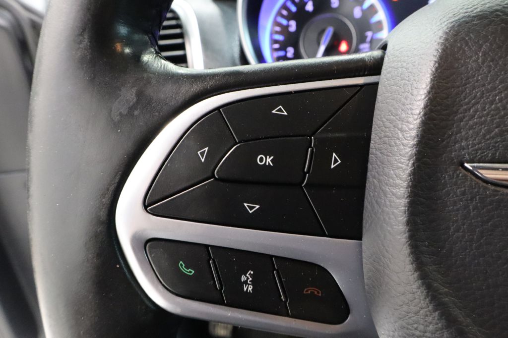 Photo 16 of this CHRYSLER 300