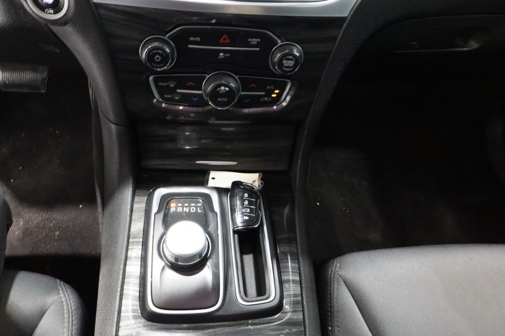 Photo 22 of this CHRYSLER 300