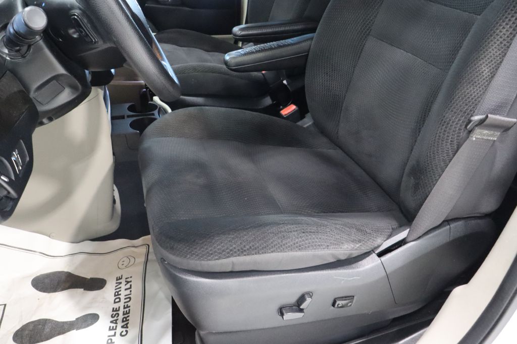 Photo 19 of this DODGE GRAND CARAVAN