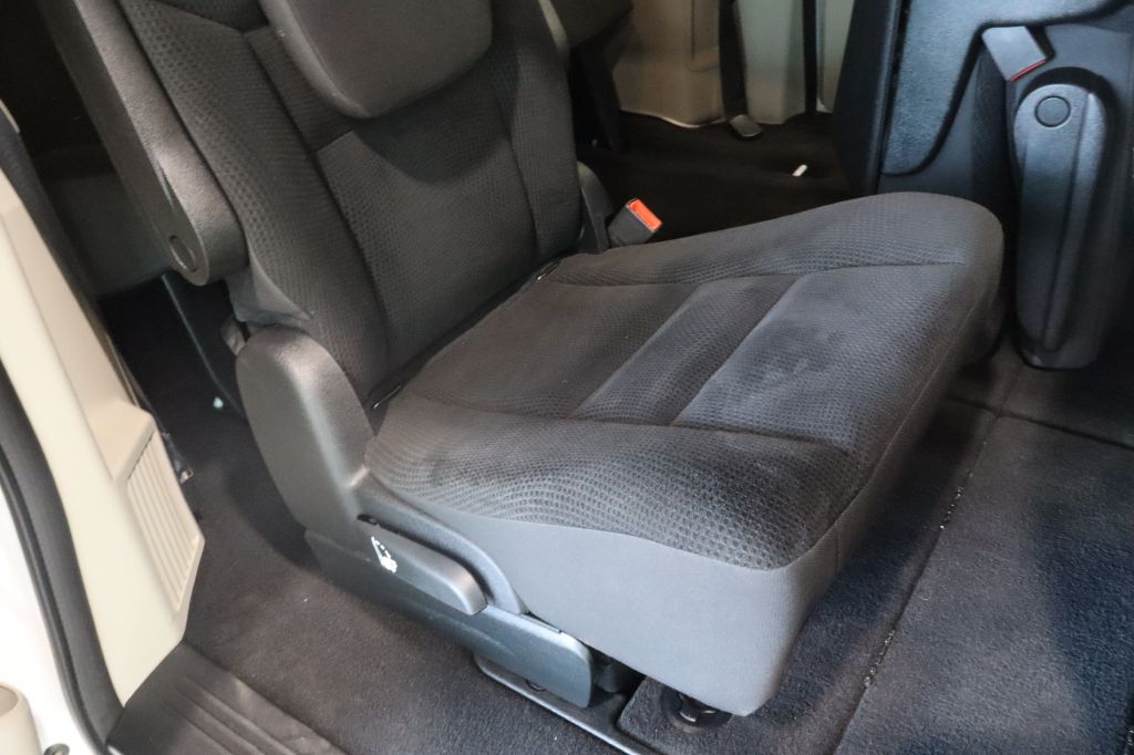 Photo 27 of this DODGE GRAND CARAVAN