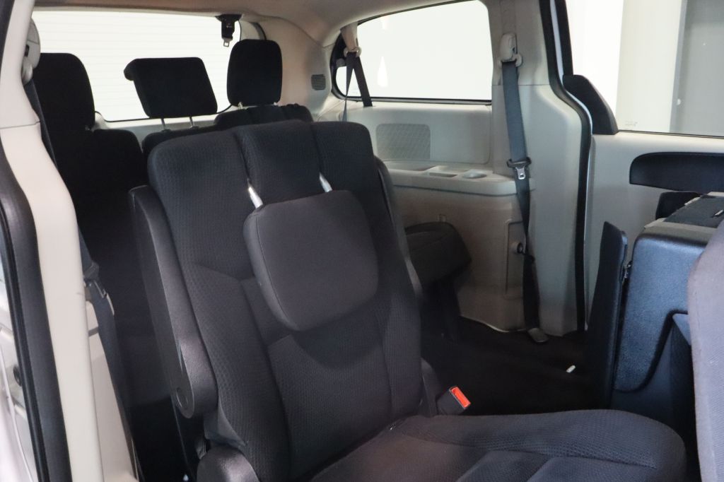 Photo 28 of this DODGE GRAND CARAVAN