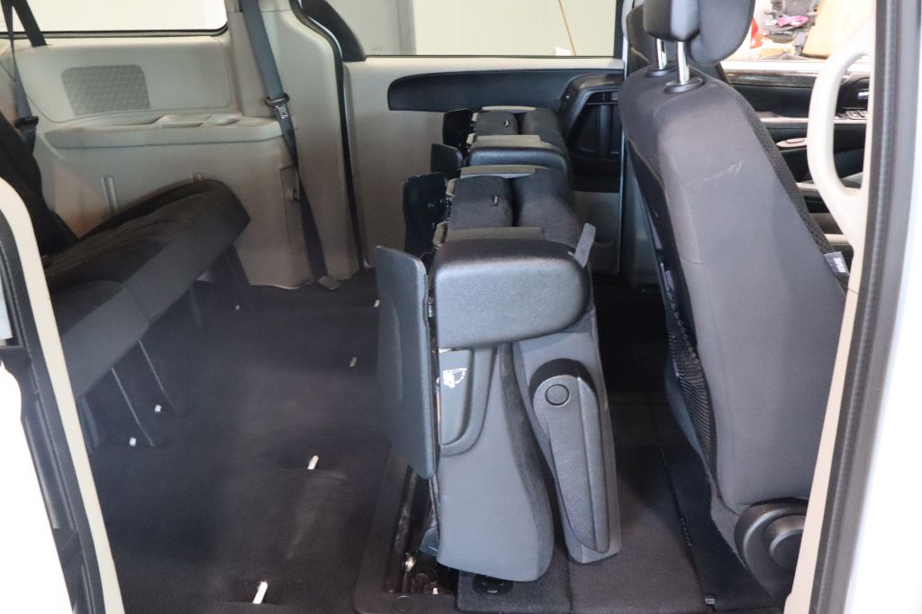 Photo 30 of this DODGE GRAND CARAVAN