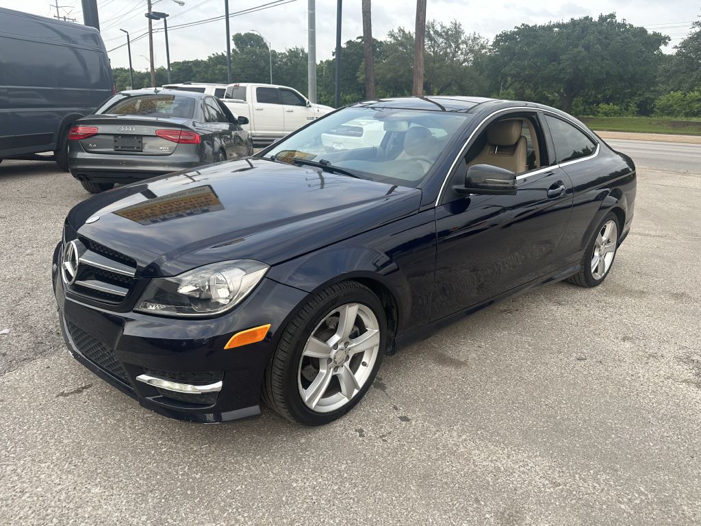 Photo 2 of this MERCEDES-BENZ C-CLASS