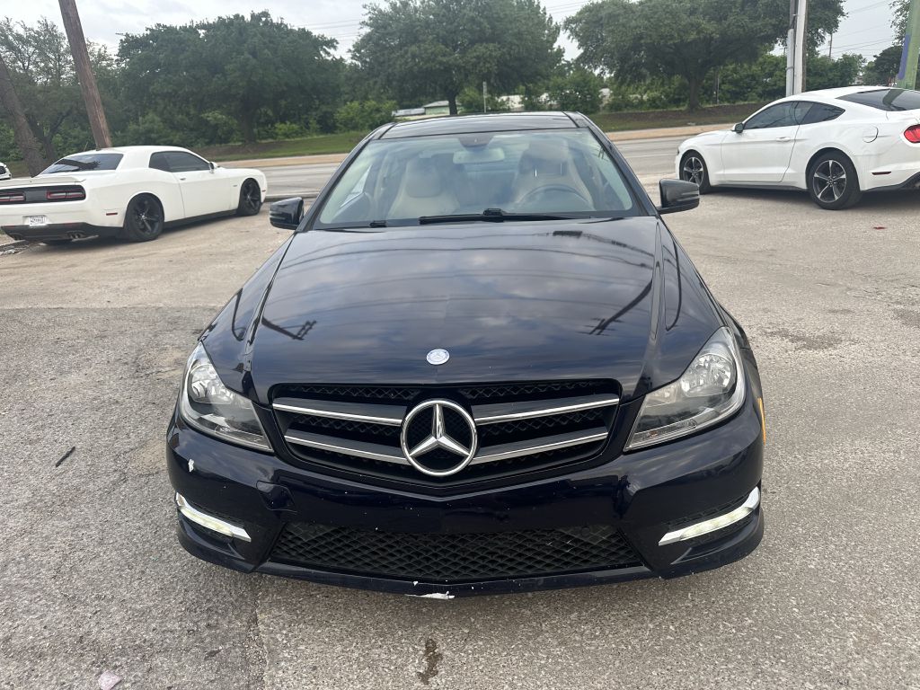 Photo 3 of this MERCEDES-BENZ C-CLASS
