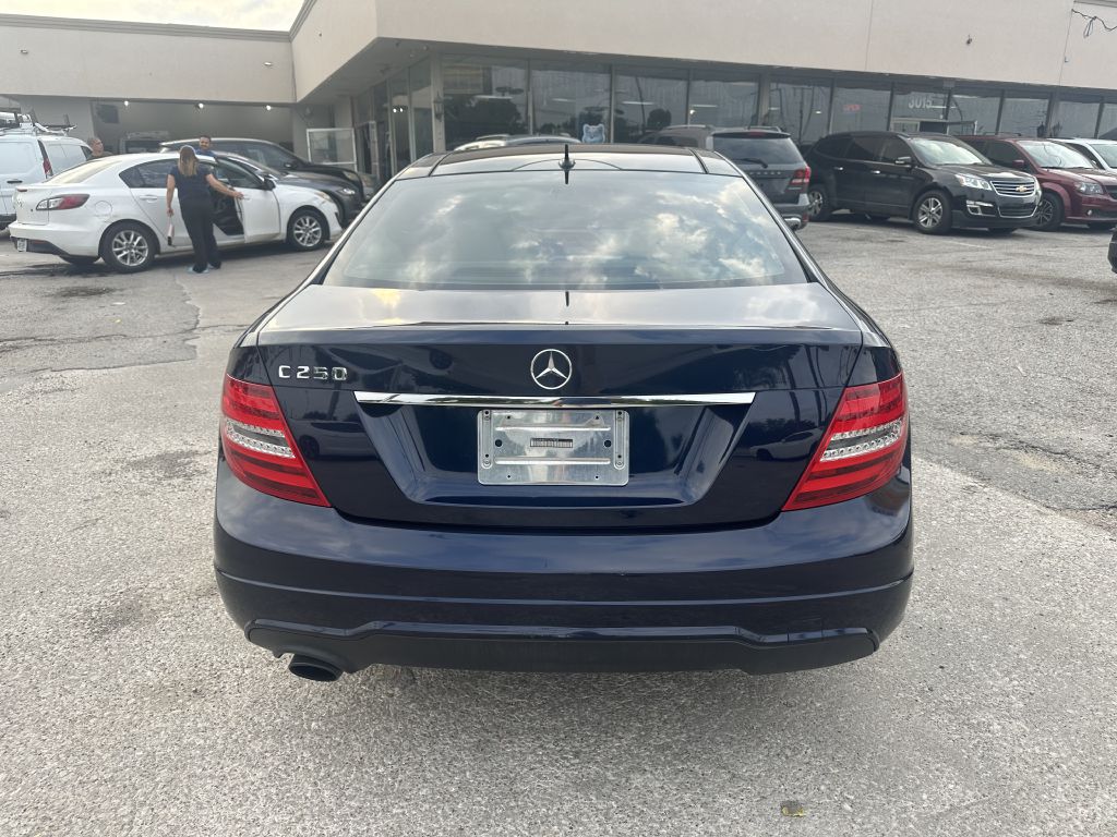 Photo 5 of this MERCEDES-BENZ C-CLASS