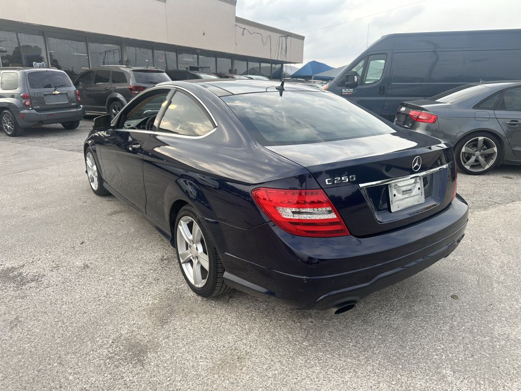 Photo 6 of this MERCEDES-BENZ C-CLASS