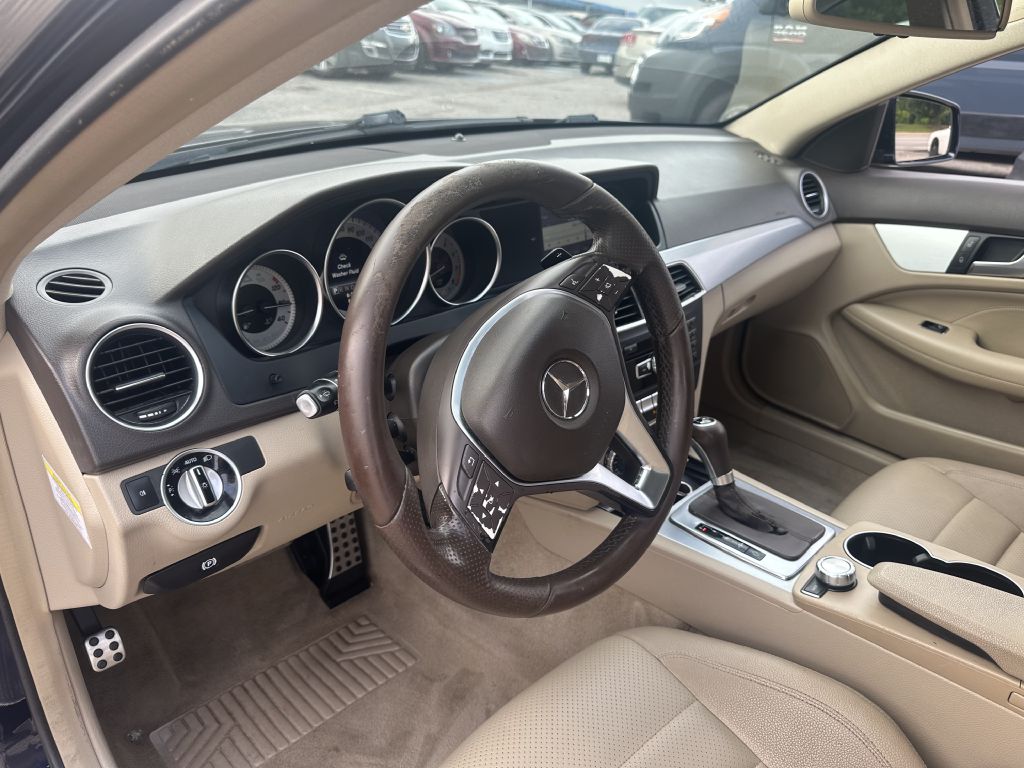 Photo 10 of this MERCEDES-BENZ C-CLASS