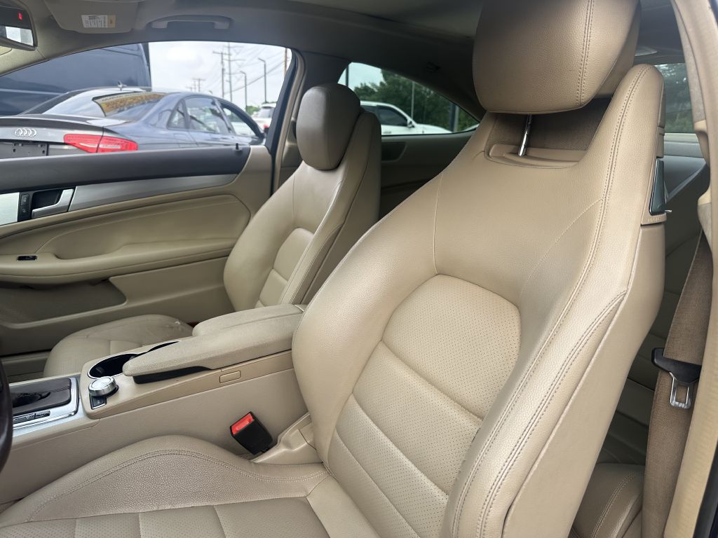 Photo 12 of this MERCEDES-BENZ C-CLASS