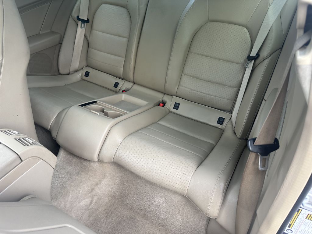 Photo 14 of this MERCEDES-BENZ C-CLASS
