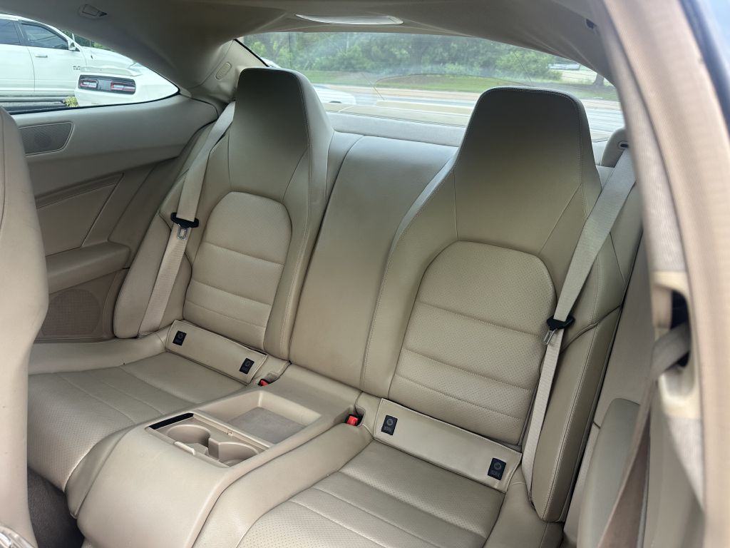 Photo 15 of this MERCEDES-BENZ C-CLASS
