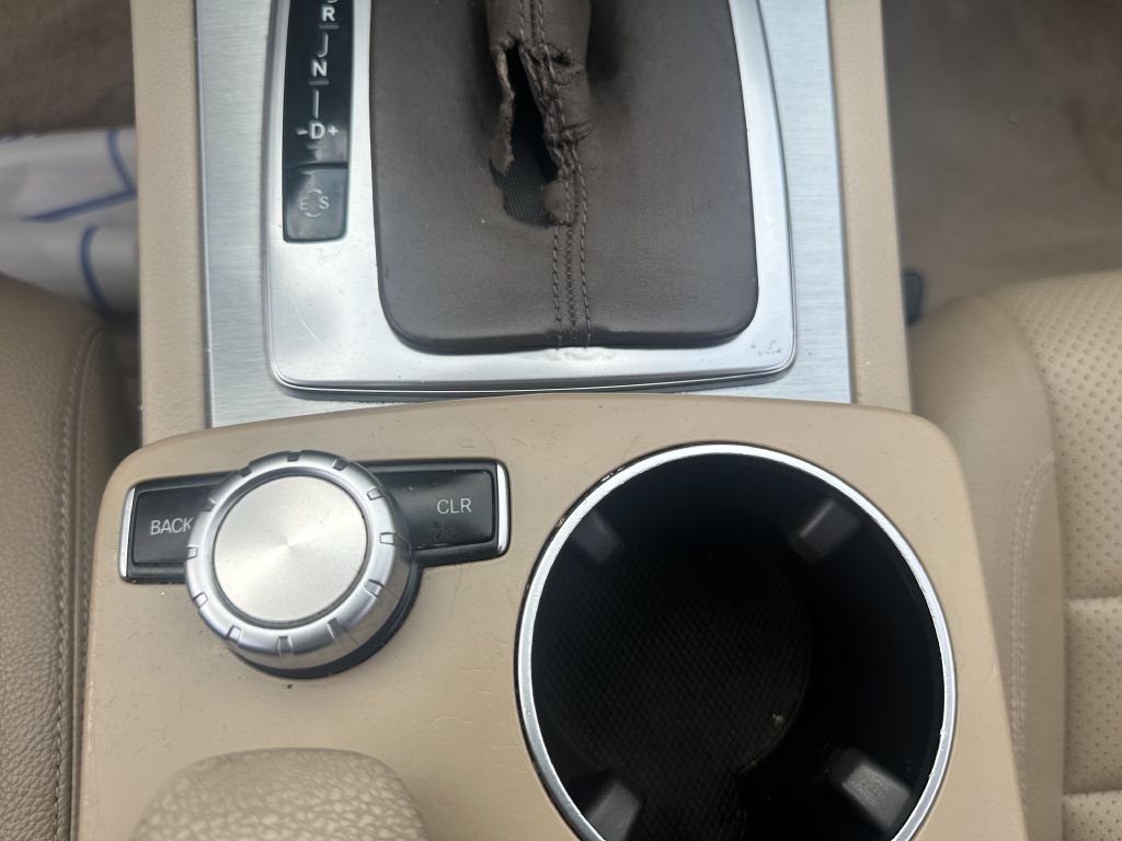Photo 18 of this MERCEDES-BENZ C-CLASS