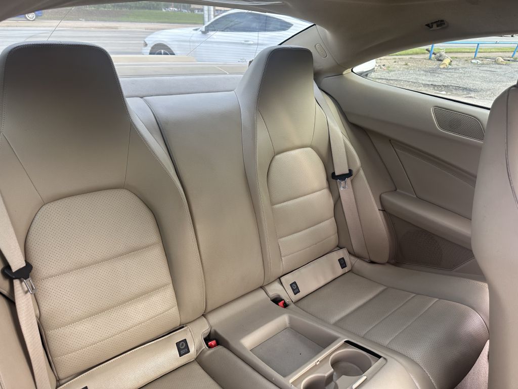 Photo 24 of this MERCEDES-BENZ C-CLASS
