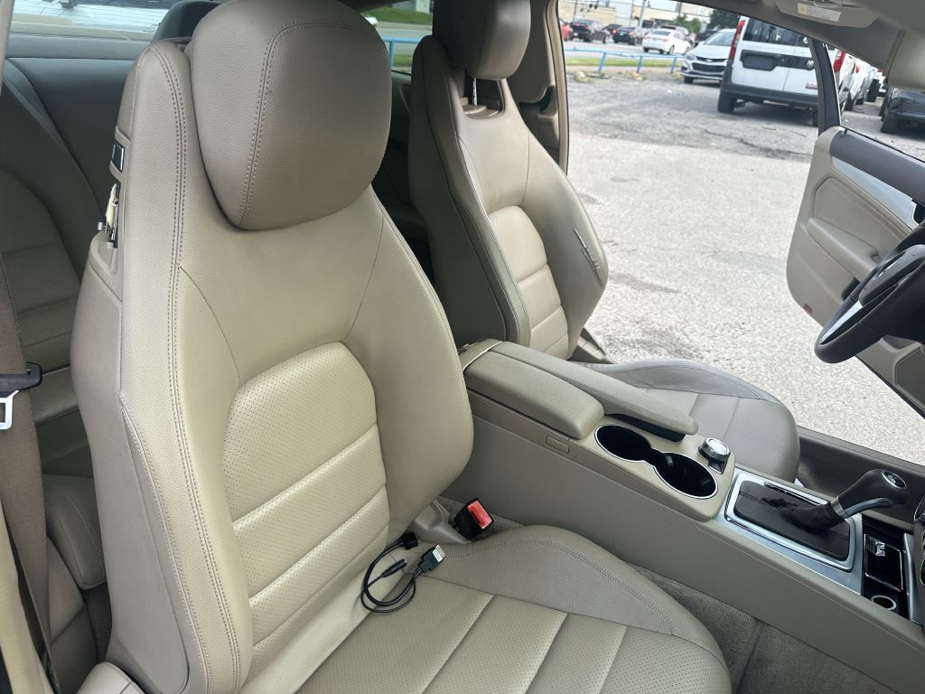 Photo 26 of this MERCEDES-BENZ C-CLASS