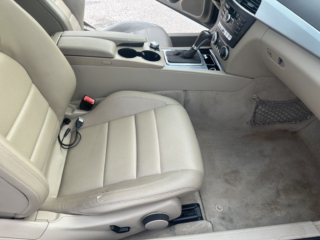 Photo 27 of this MERCEDES-BENZ C-CLASS