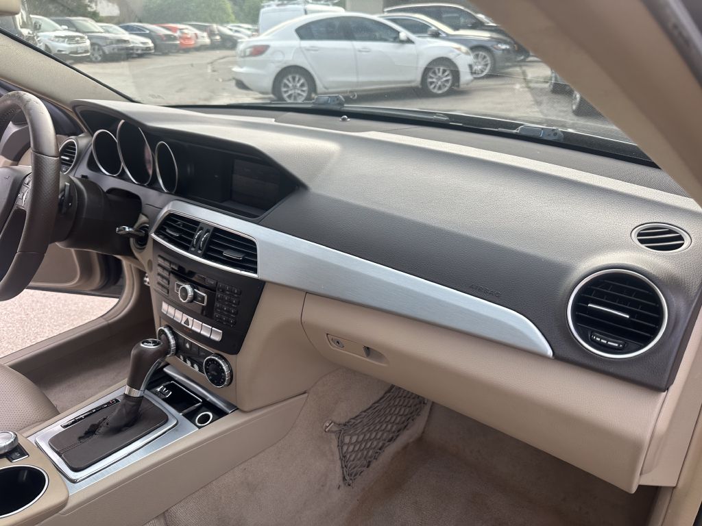 Photo 28 of this MERCEDES-BENZ C-CLASS