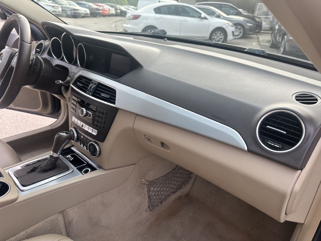 Photo 29 of this MERCEDES-BENZ C-CLASS