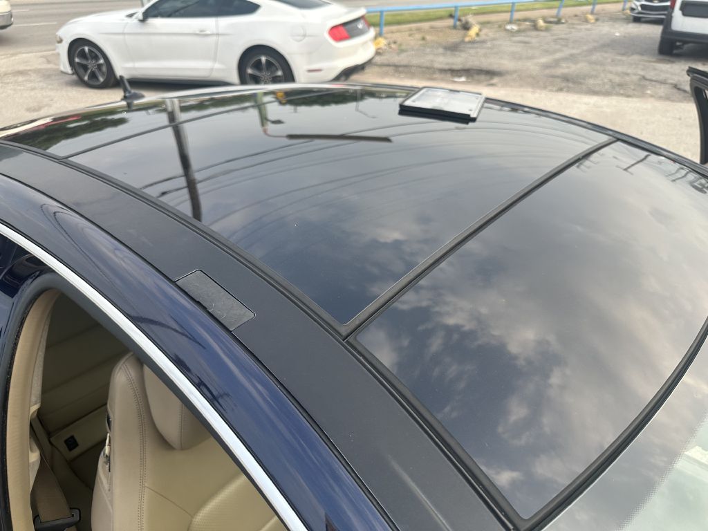 Photo 30 of this MERCEDES-BENZ C-CLASS