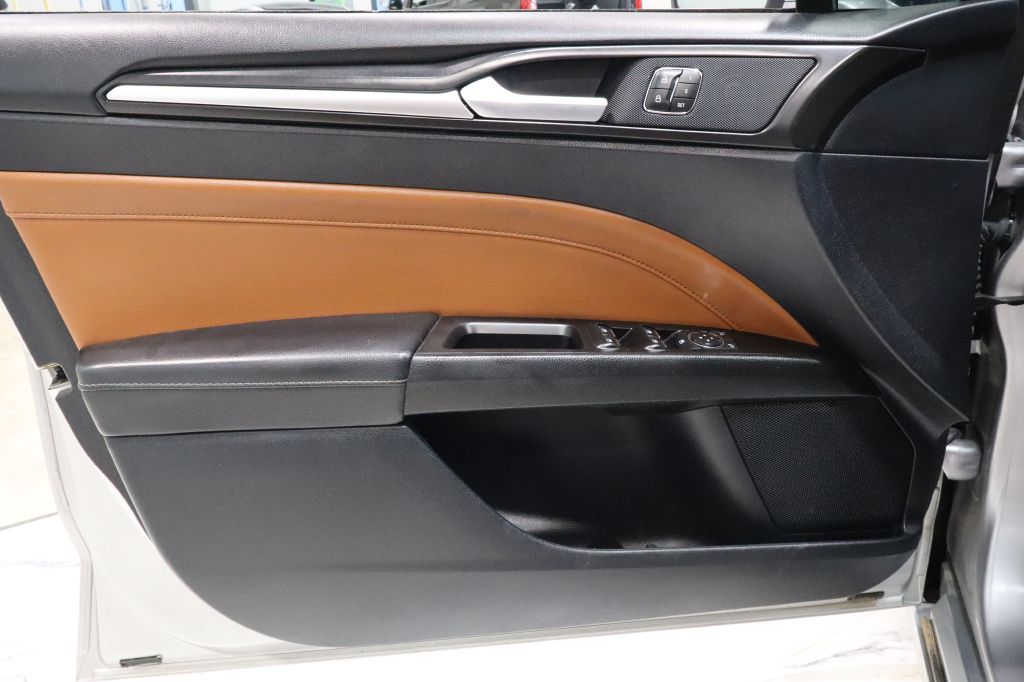 Photo 11 of this FORD FUSION