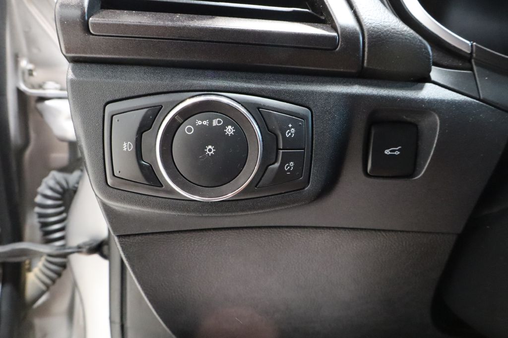 Photo 13 of this FORD FUSION