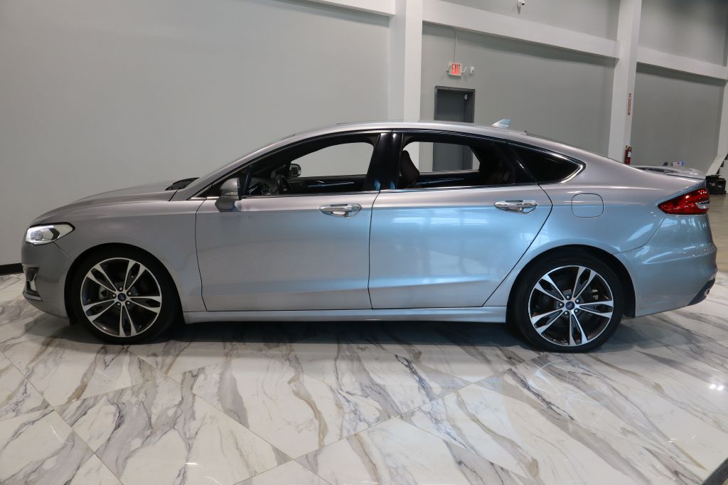 Photo 8 of this FORD FUSION