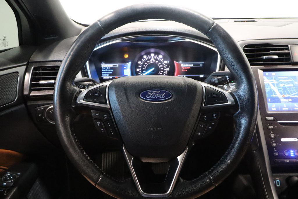 Photo 15 of this FORD FUSION