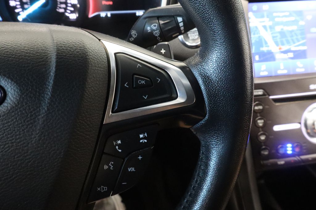 Photo 17 of this FORD FUSION