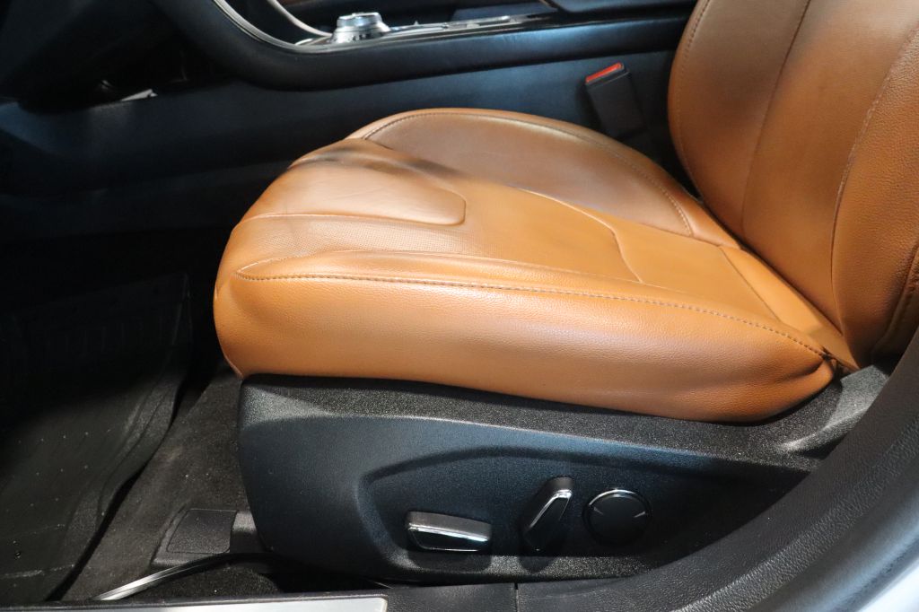 Photo 26 of this FORD FUSION