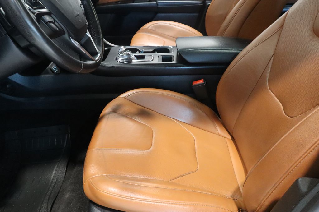 Photo 27 of this FORD FUSION