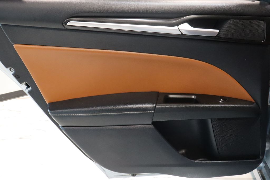 Photo 29 of this FORD FUSION