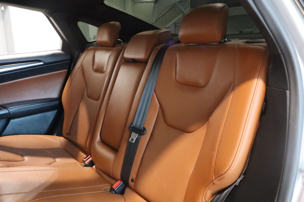 Photo 31 of this FORD FUSION