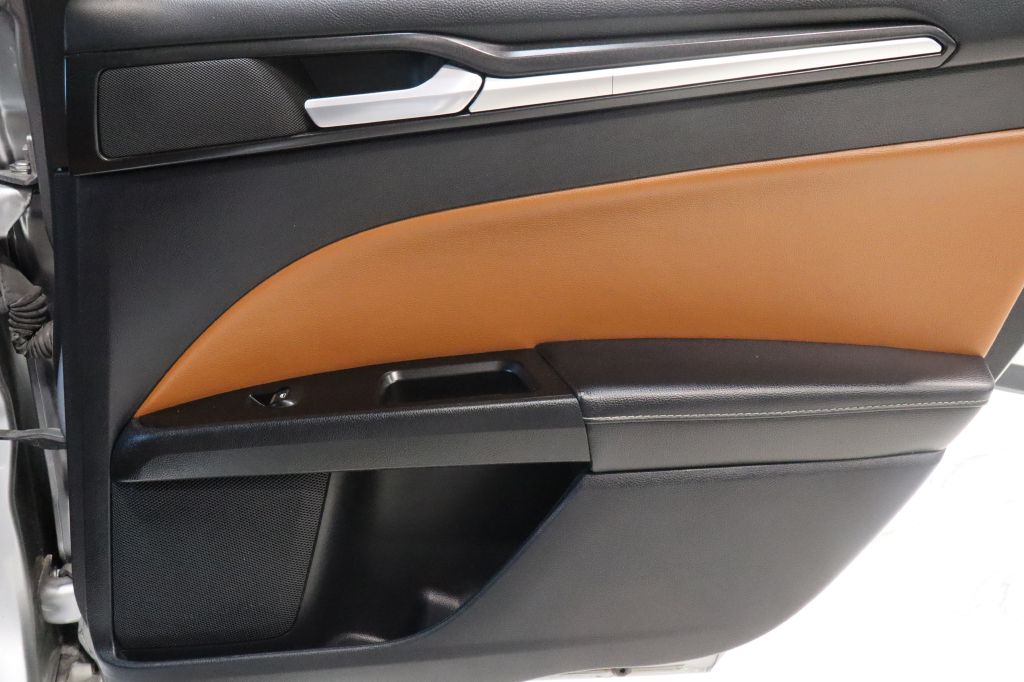 Photo 36 of this FORD FUSION
