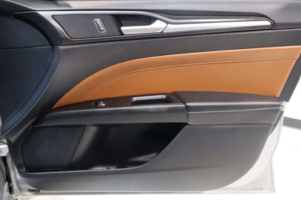 Photo 42 of this FORD FUSION