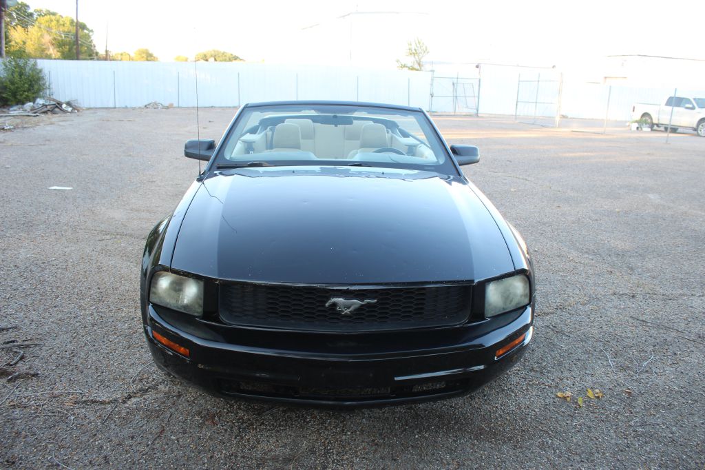 Photo 2 of this FORD MUSTANG