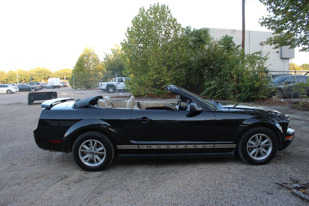 Photo 4 of this FORD MUSTANG