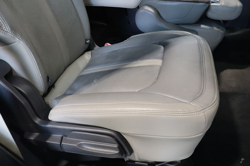 Photo 28 of this FORD EXPEDITION